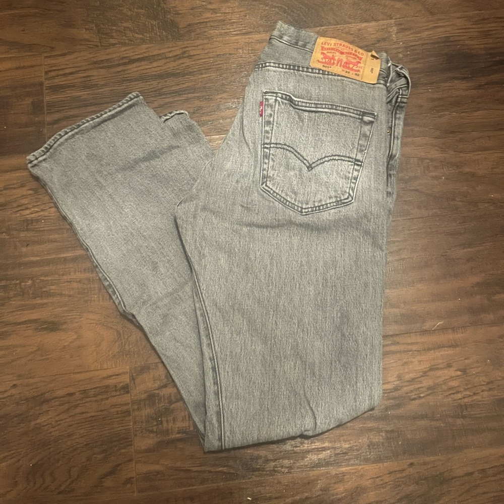 Levi’s light grey 501 w:32L:32 preowned in nice condition